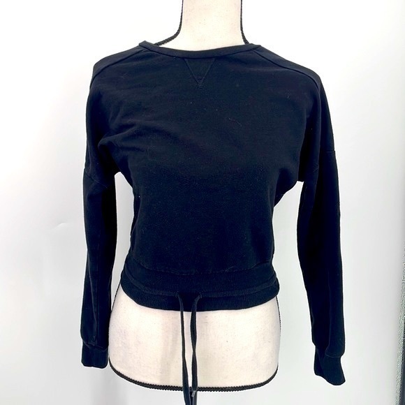 UEC Guess blacked cropped sweatshirt. Guess logo on back size small - Picture 1 of 8